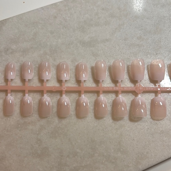 Nude Press-On Nails Set - Picture 3 of 3